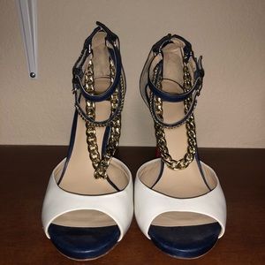 Nautical colored heels with chain detailing